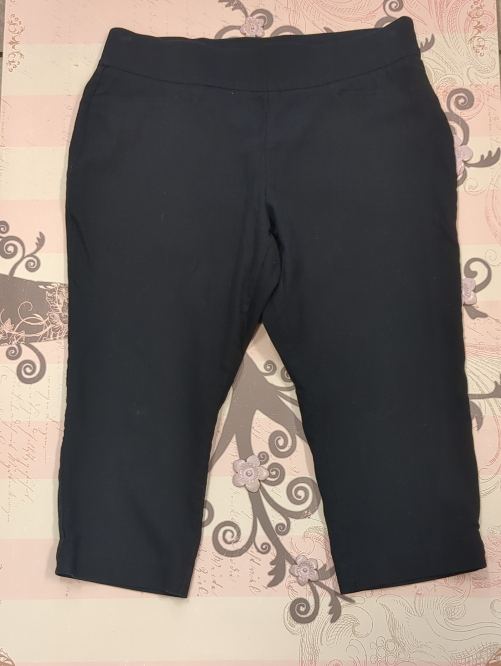 St. John's Bay Black Capri Pull-On Pants
